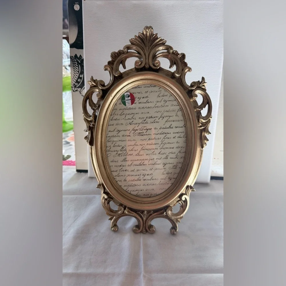 Elegant gold baroque style Ornate Oval Photo Frame